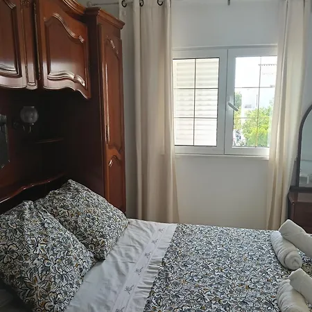 Gasthuis Les Roses Quartos Jardim E Montanha 3*