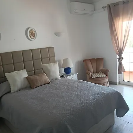 Gasthuis Les Roses Quartos Jardim E Montanha 3*